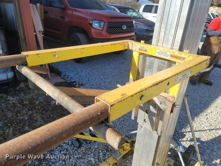 image for item MH9583 Sumner 2124  sheetrock jack