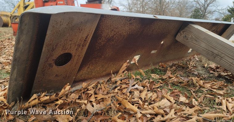 image for item MH9591 Peterbilt 379  front bumper