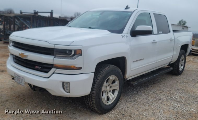 image for item MH9597 2018 Chevrolet Silverado 1500  Crew Cab pickup truck