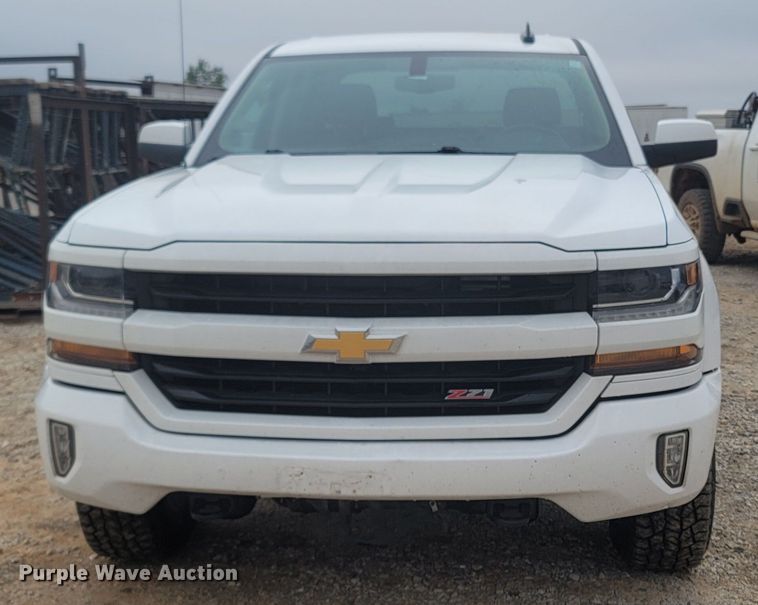 image for item MH9597 2018 Chevrolet Silverado 1500  Crew Cab pickup truck