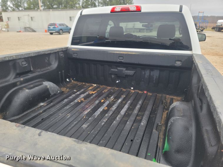 image for item MH9597 2018 Chevrolet Silverado 1500  Crew Cab pickup truck