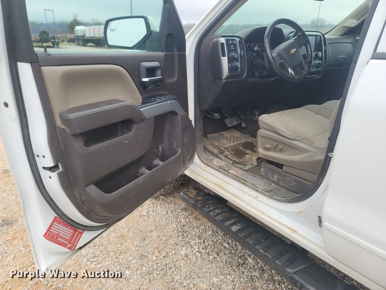 image for item MH9597 2018 Chevrolet Silverado 1500  Crew Cab pickup truck