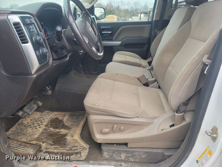 image for item MH9597 2018 Chevrolet Silverado 1500  Crew Cab pickup truck