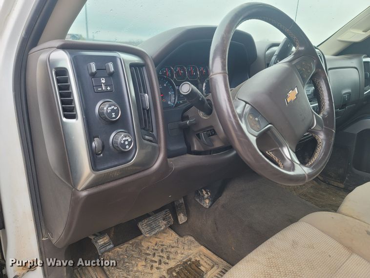 image for item MH9597 2018 Chevrolet Silverado 1500  Crew Cab pickup truck