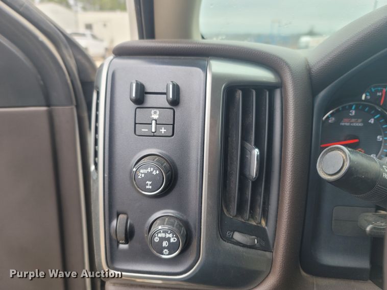 image for item MH9597 2018 Chevrolet Silverado 1500  Crew Cab pickup truck