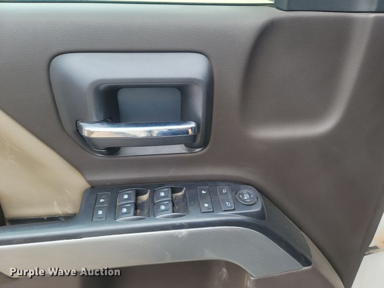 image for item MH9597 2018 Chevrolet Silverado 1500  Crew Cab pickup truck