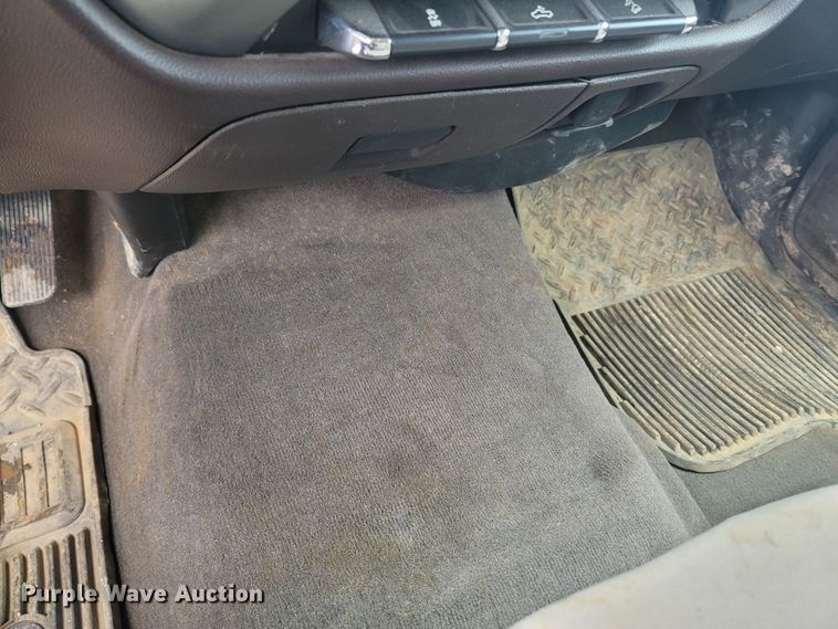 image for item MH9597 2018 Chevrolet Silverado 1500  Crew Cab pickup truck