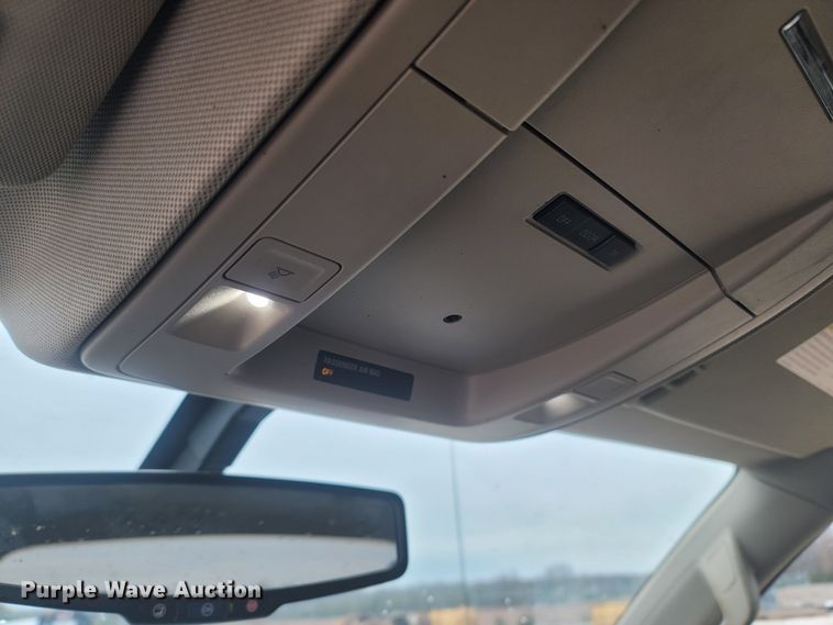 image for item MH9597 2018 Chevrolet Silverado 1500  Crew Cab pickup truck