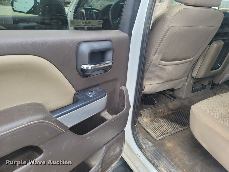 image for item MH9597 2018 Chevrolet Silverado 1500  Crew Cab pickup truck