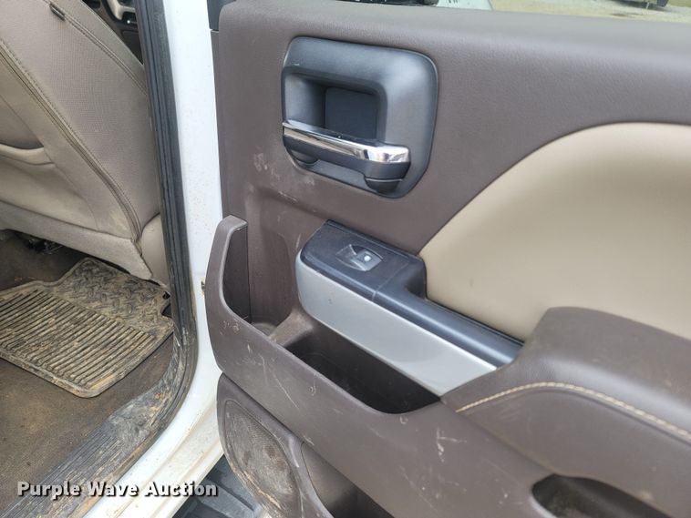 image for item MH9597 2018 Chevrolet Silverado 1500  Crew Cab pickup truck