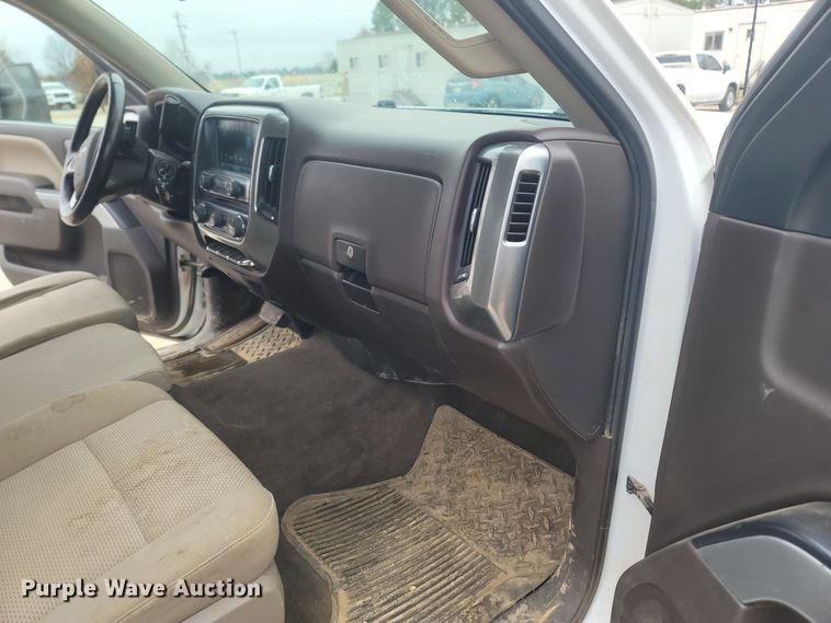 image for item MH9597 2018 Chevrolet Silverado 1500  Crew Cab pickup truck