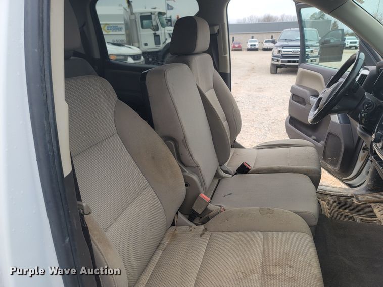 image for item MH9597 2018 Chevrolet Silverado 1500  Crew Cab pickup truck