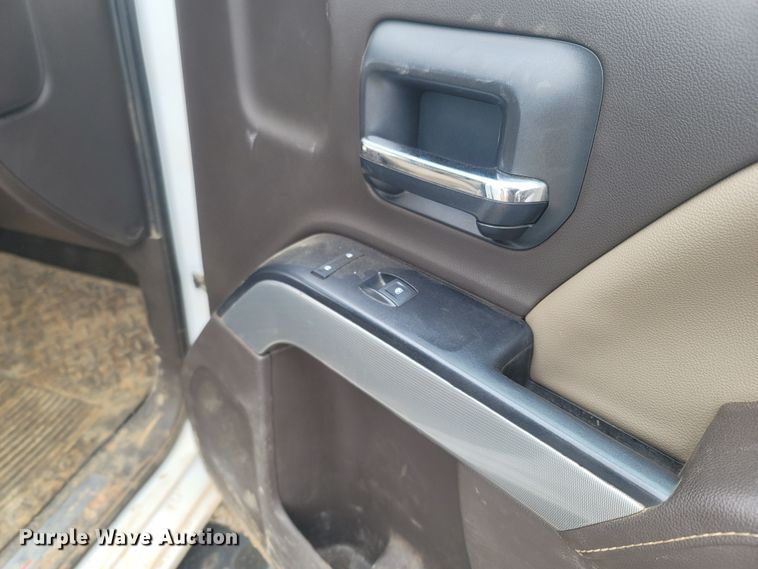 image for item MH9597 2018 Chevrolet Silverado 1500  Crew Cab pickup truck