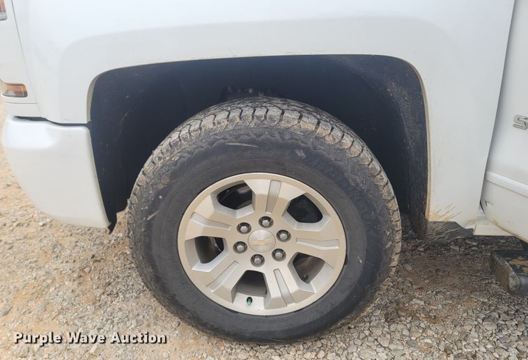 image for item MH9597 2018 Chevrolet Silverado 1500  Crew Cab pickup truck