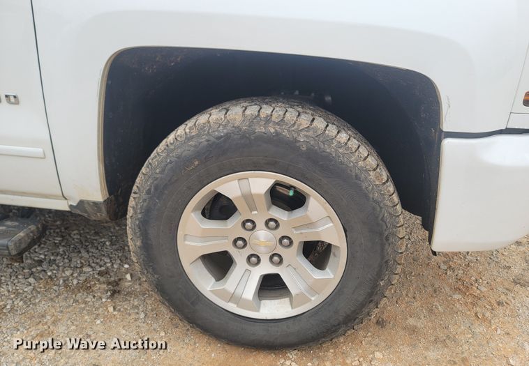 image for item MH9597 2018 Chevrolet Silverado 1500  Crew Cab pickup truck