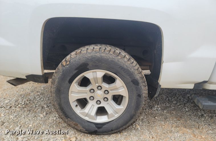 image for item MH9597 2018 Chevrolet Silverado 1500  Crew Cab pickup truck