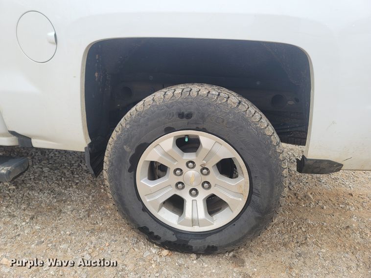 image for item MH9597 2018 Chevrolet Silverado 1500  Crew Cab pickup truck