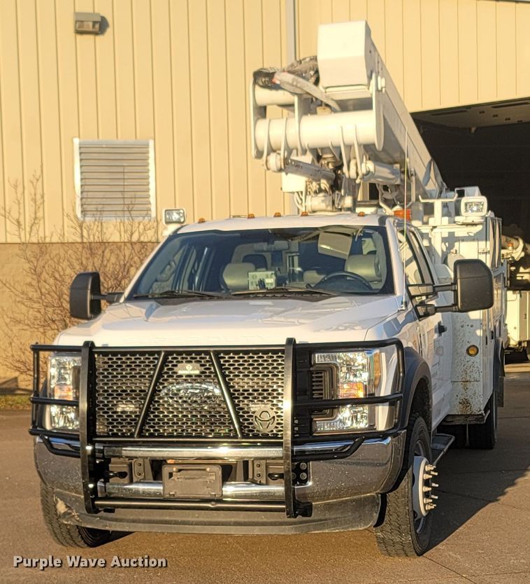 image for item MH9599 2017 Ford F550 Super Duty XL  bucket truck