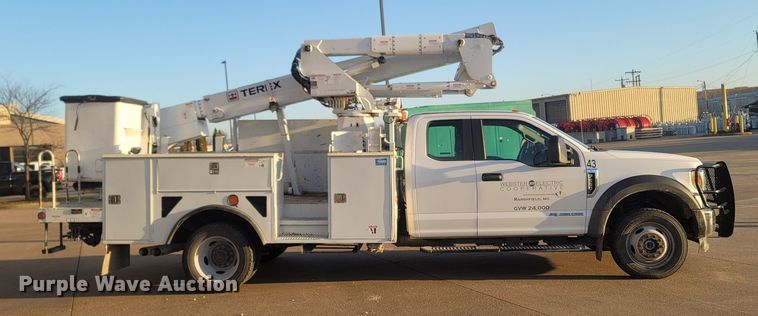image for item MH9599 2017 Ford F550 Super Duty XL  bucket truck