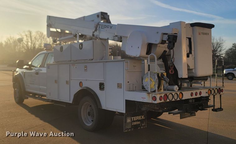 image for item MH9599 2017 Ford F550 Super Duty XL  bucket truck