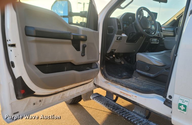 image for item MH9599 2017 Ford F550 Super Duty XL  bucket truck