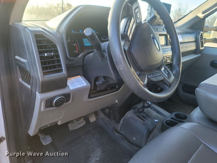 image for item MH9599 2017 Ford F550 Super Duty XL  bucket truck