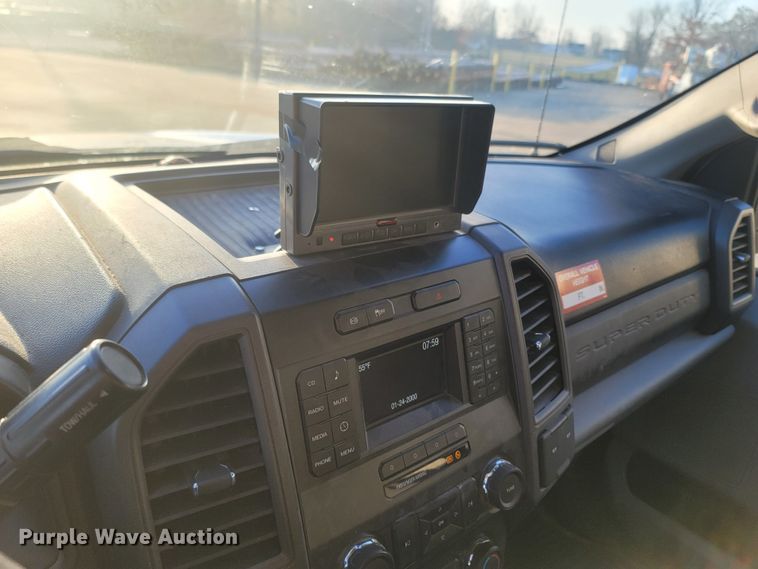 image for item MH9599 2017 Ford F550 Super Duty XL  bucket truck