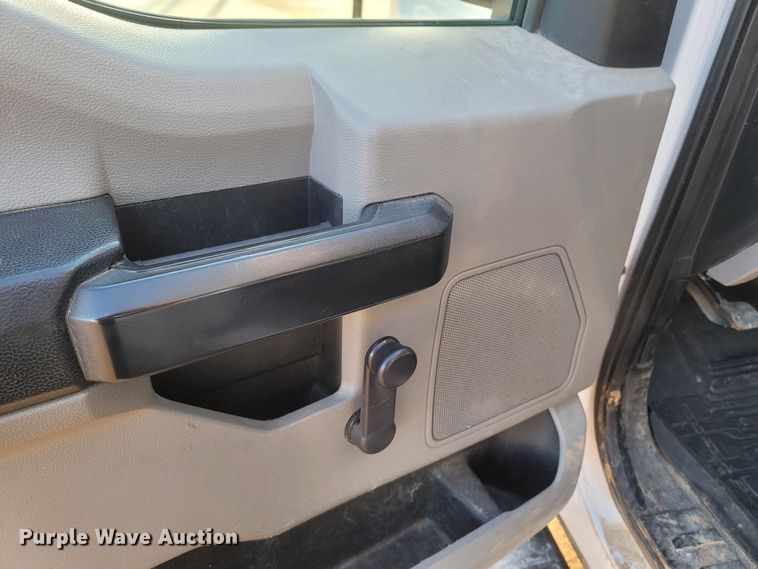 image for item MH9599 2017 Ford F550 Super Duty XL  bucket truck