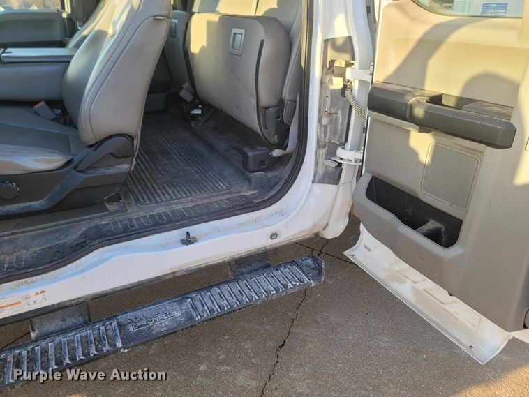 image for item MH9599 2017 Ford F550 Super Duty XL  bucket truck