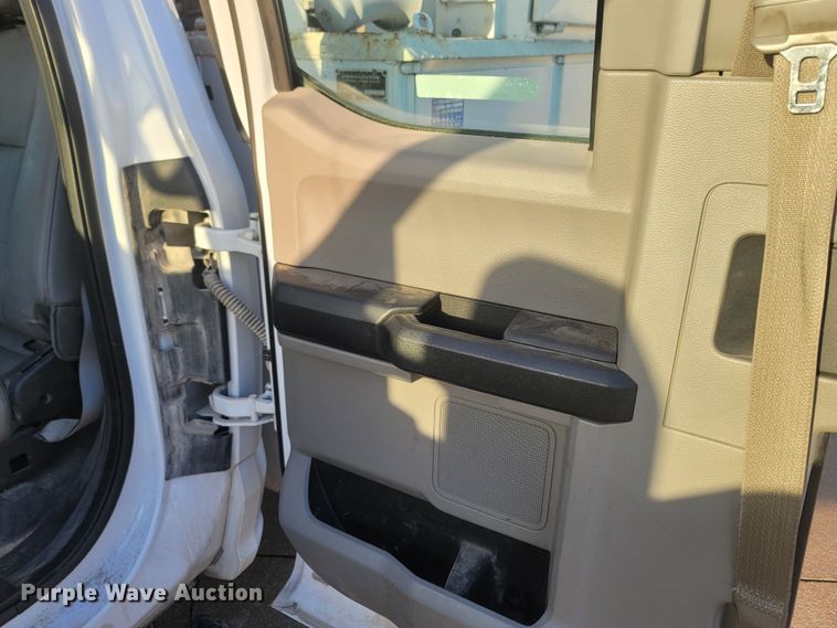 image for item MH9599 2017 Ford F550 Super Duty XL  bucket truck