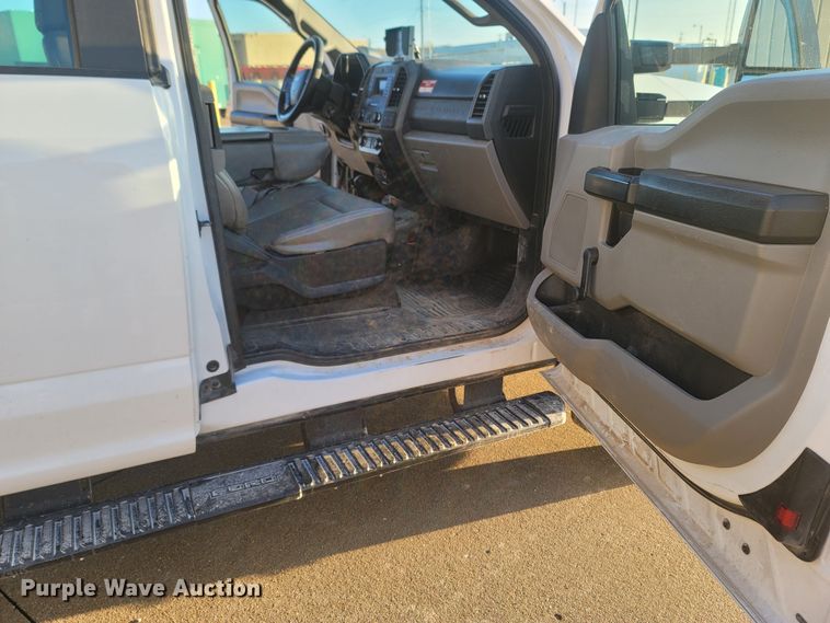 image for item MH9599 2017 Ford F550 Super Duty XL  bucket truck