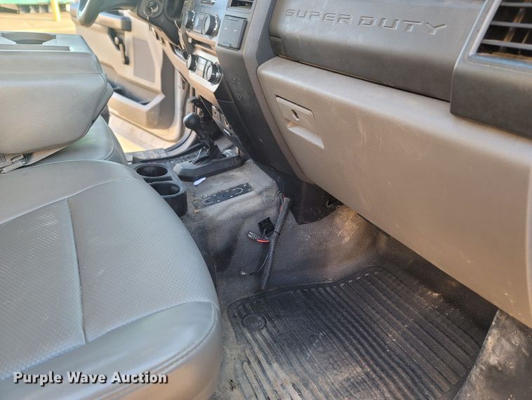 image for item MH9599 2017 Ford F550 Super Duty XL  bucket truck