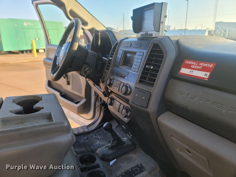 image for item MH9599 2017 Ford F550 Super Duty XL  bucket truck