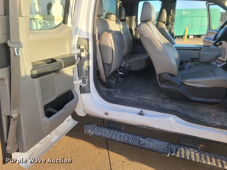 image for item MH9599 2017 Ford F550 Super Duty XL  bucket truck