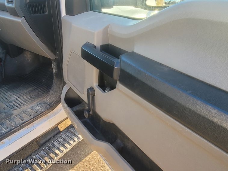 image for item MH9599 2017 Ford F550 Super Duty XL  bucket truck