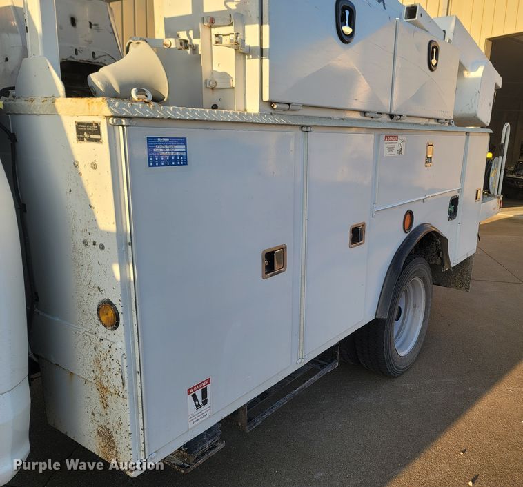 image for item MH9599 2017 Ford F550 Super Duty XL  bucket truck