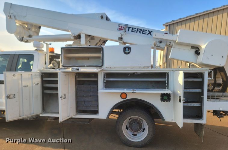 image for item MH9599 2017 Ford F550 Super Duty XL  bucket truck