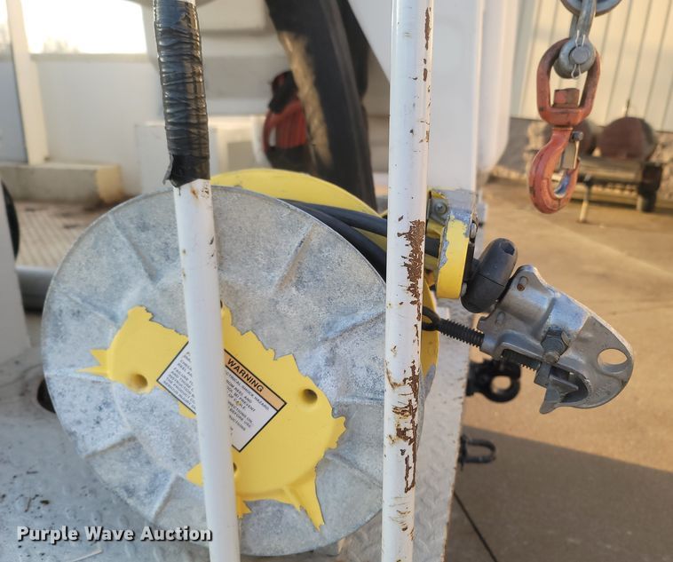 image for item MH9599 2017 Ford F550 Super Duty XL  bucket truck