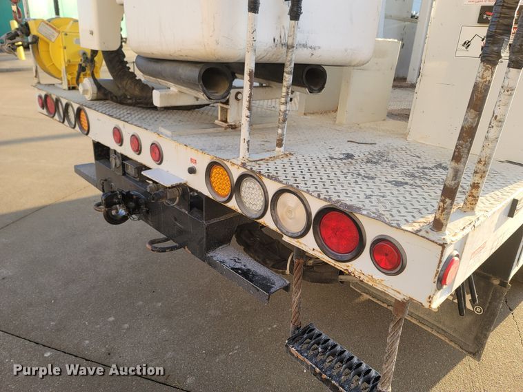 image for item MH9599 2017 Ford F550 Super Duty XL  bucket truck