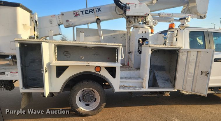 image for item MH9599 2017 Ford F550 Super Duty XL  bucket truck