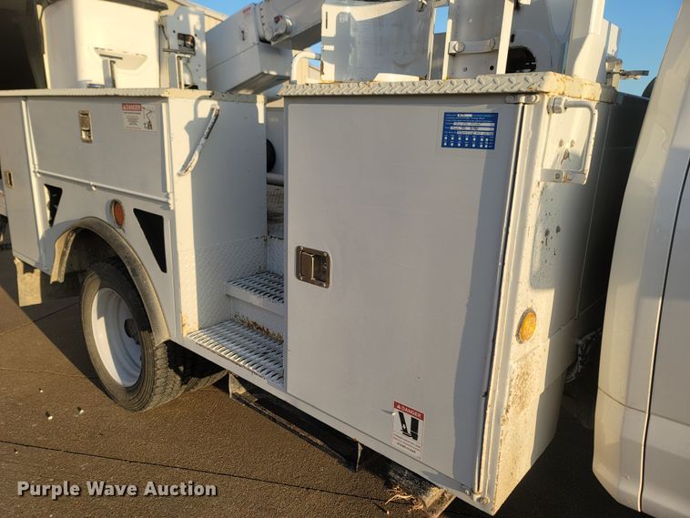 image for item MH9599 2017 Ford F550 Super Duty XL  bucket truck