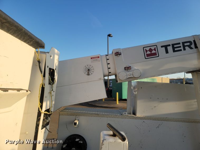 image for item MH9599 2017 Ford F550 Super Duty XL  bucket truck