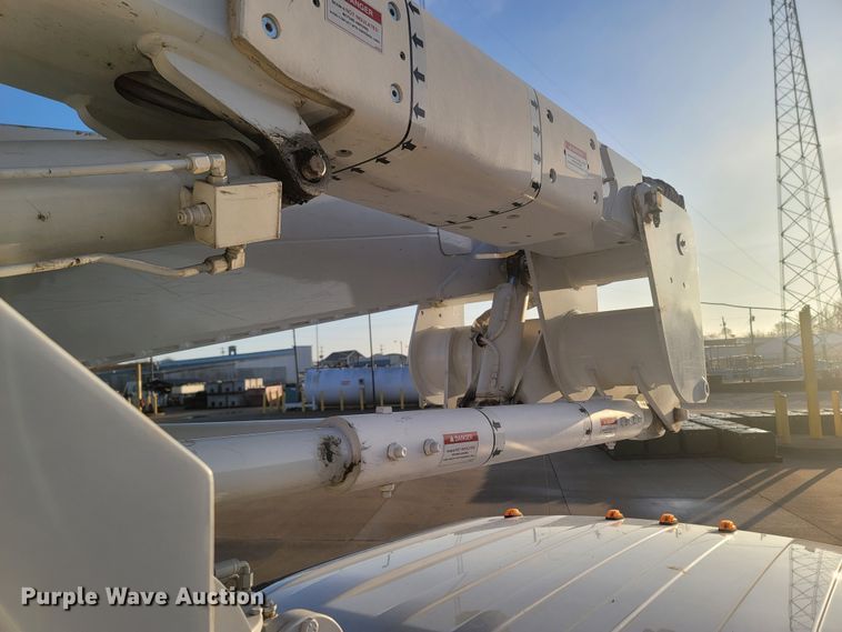 image for item MH9599 2017 Ford F550 Super Duty XL  bucket truck