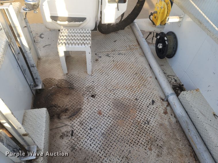 image for item MH9599 2017 Ford F550 Super Duty XL  bucket truck