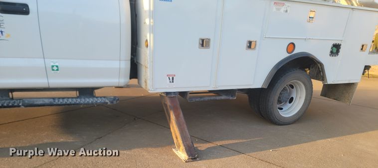 image for item MH9599 2017 Ford F550 Super Duty XL  bucket truck