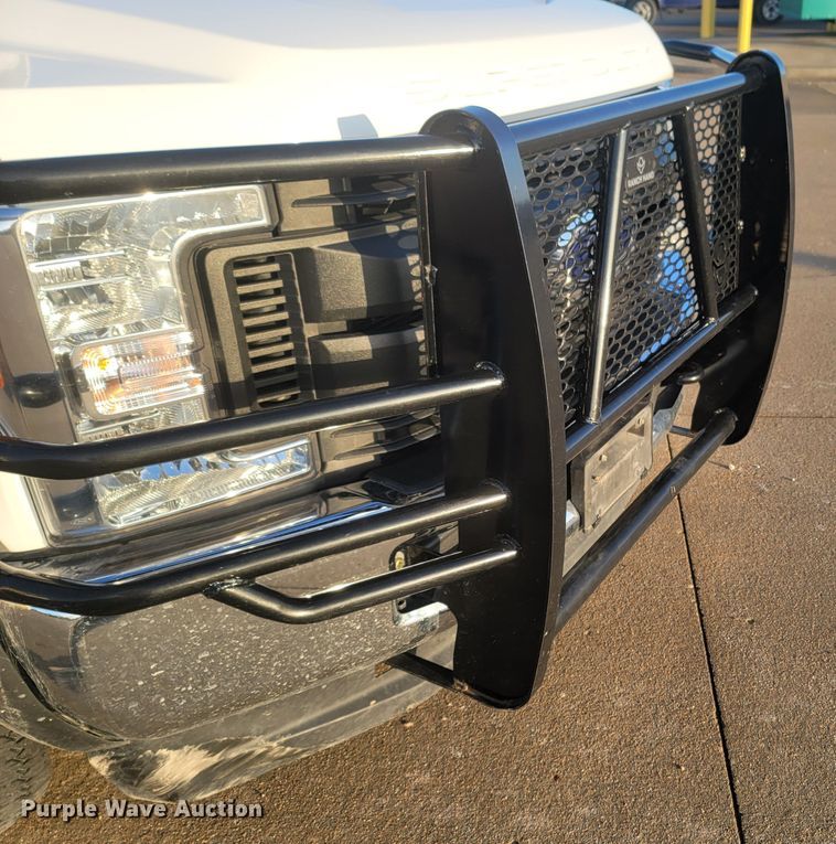 image for item MH9599 2017 Ford F550 Super Duty XL  bucket truck