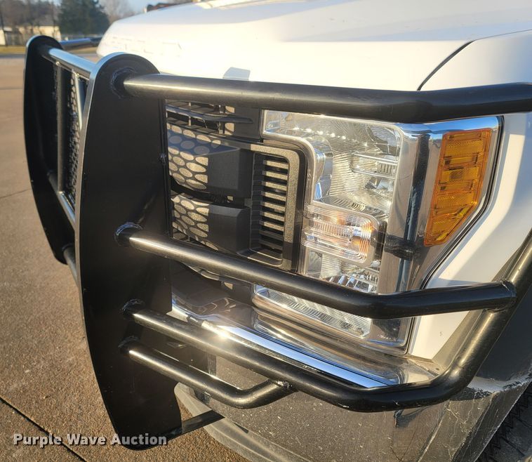 image for item MH9599 2017 Ford F550 Super Duty XL  bucket truck