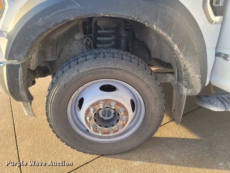 image for item MH9599 2017 Ford F550 Super Duty XL  bucket truck