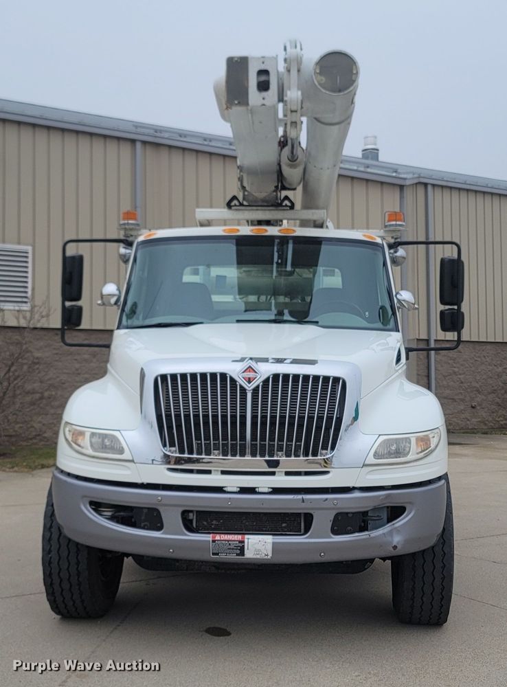 image for item MH9600 2017 International 4400  bucket truck