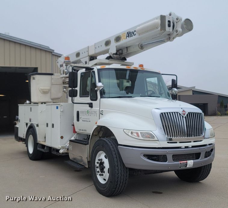 image for item MH9600 2017 International 4400  bucket truck